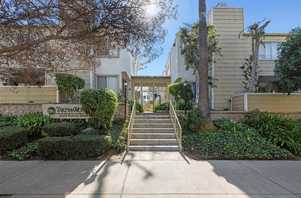 Building Photo - 18408 Hatteras St #44