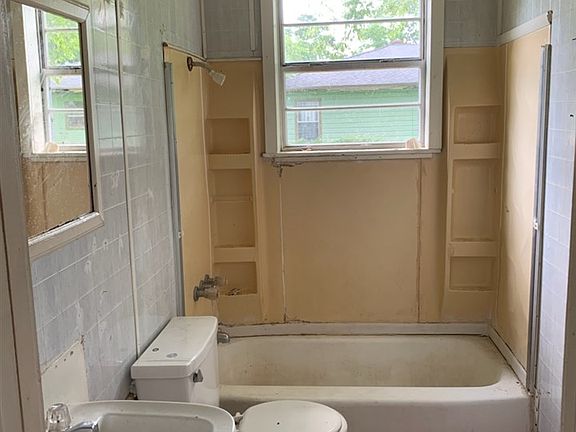 4th image of 3325 Waverly St