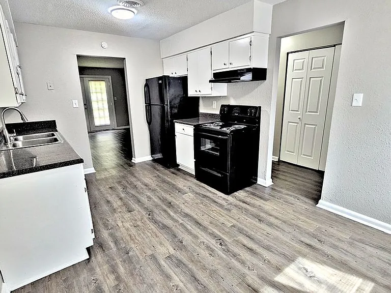 Avalon Cove Townhomes — Photo 52