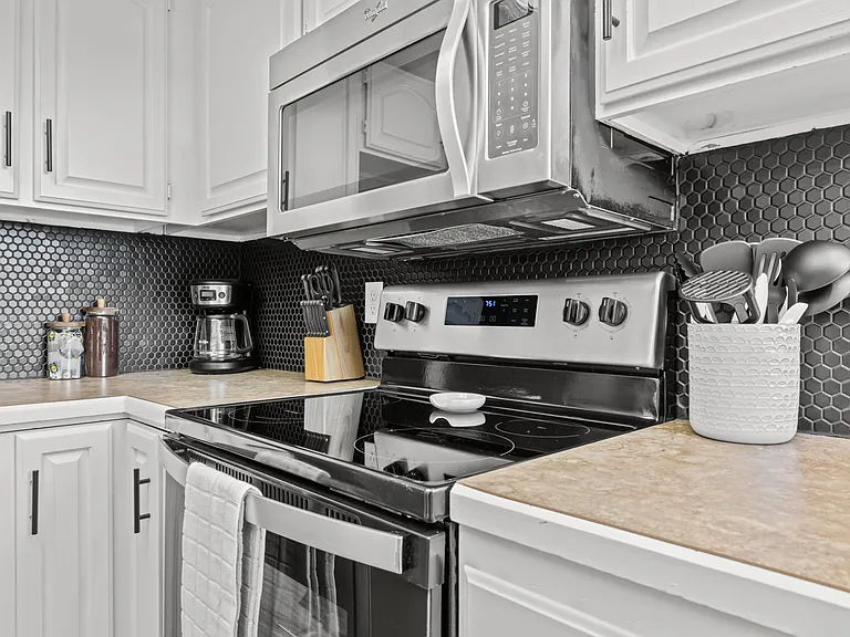 1528 E Falconrim Ct — Photo 23