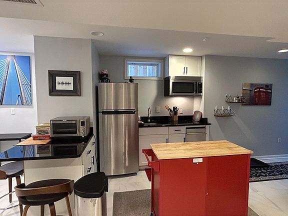 5th image of 805 N Barton St
