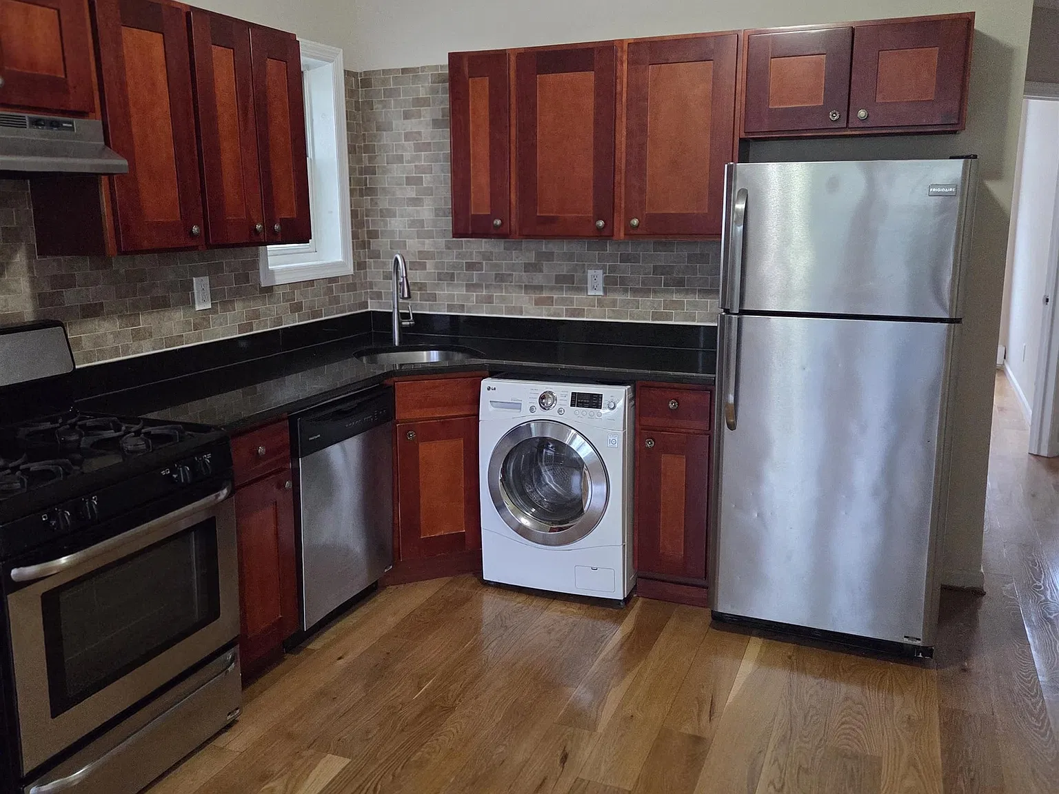3 bed, 2.0 bath, $2,800 — Photo 4
