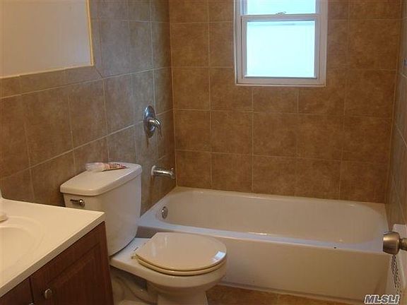 3rd image of 125 Nassau Blvd