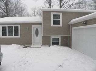 1738 Rosalyn Dr, Mineral Ridge, OH