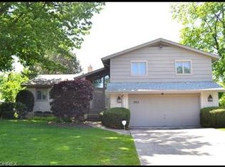 1902 Camberly Dr, Lyndhurst, OH