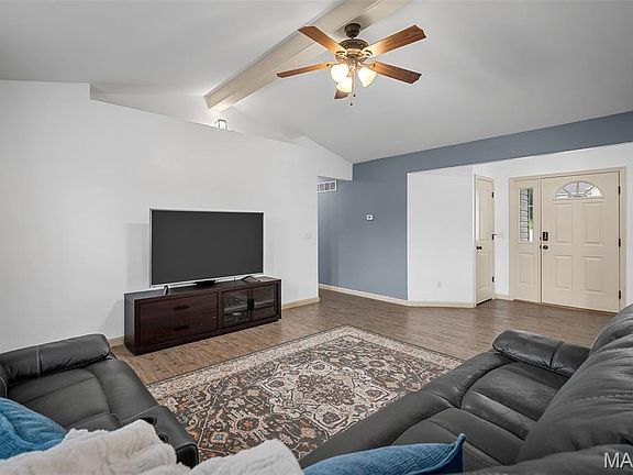 4th image of 72 Cuivre River Dr