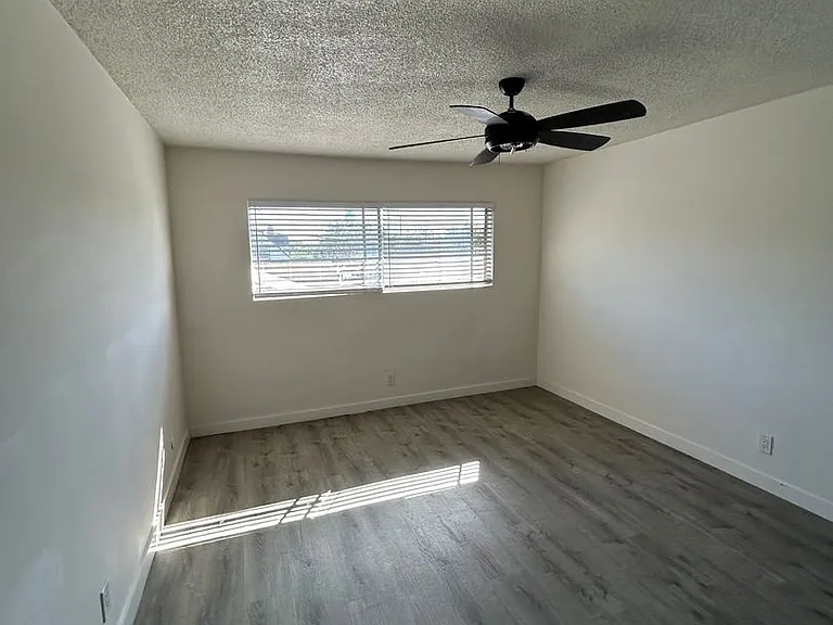 12128 Ramona Ave — Photo 28
