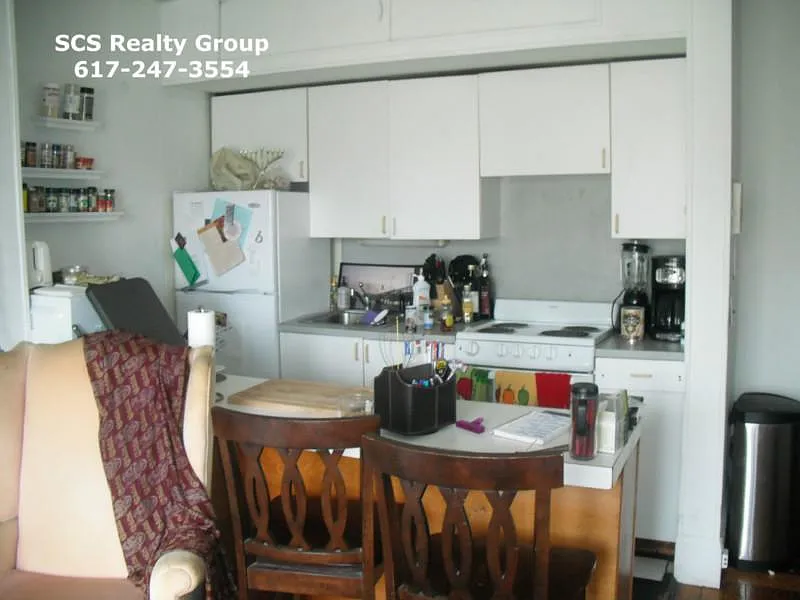 2 bed, 650 sqft, $3,700 — Photo 3