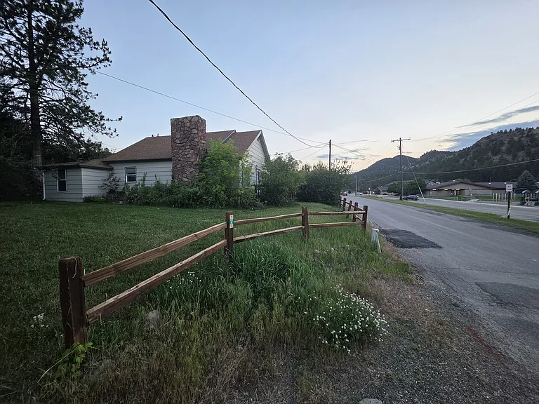 9 Clancy Creek Rd — Photo 2
