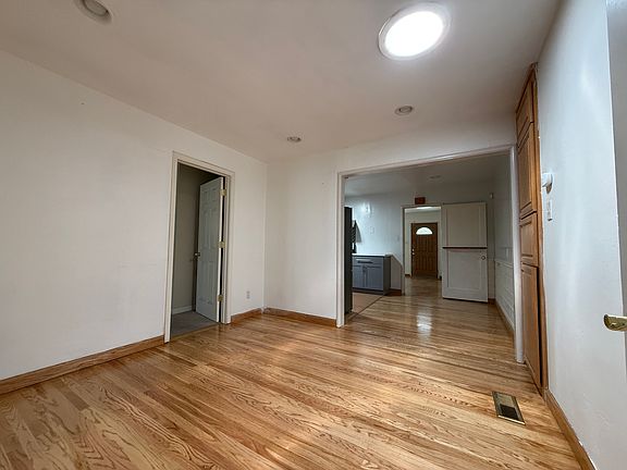 5th image of 19227 Vaughn Ave
