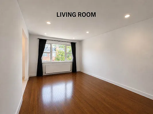 Living room, photo 2