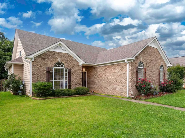 5911 Marchester Cir, Pinson, AL 35126