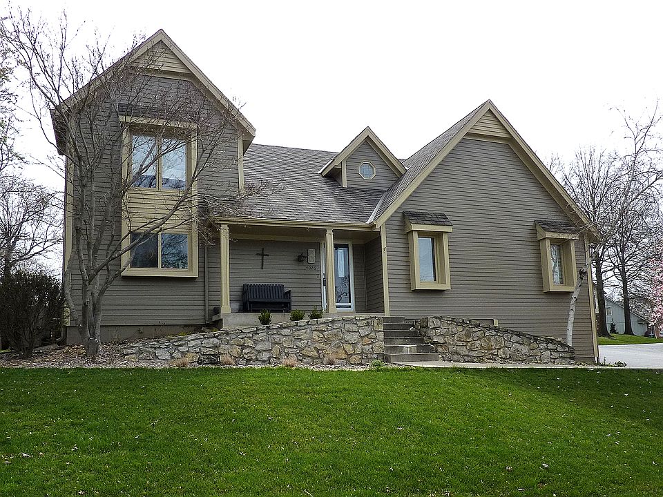 1st image of 4026 NE Woodridge Dr