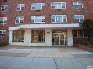 8900 170th St, Jamaica, NY 11432