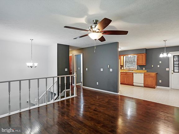 4th image of 127 Sunrise Dr