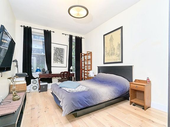 3rd image of 406 W 46th St #C2