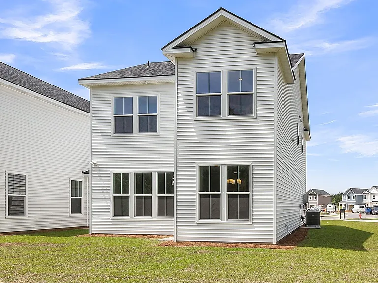335 Chapman Cir — Photo 38