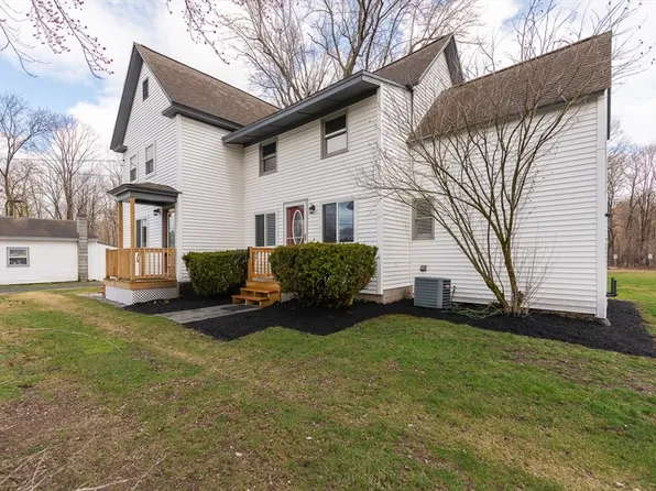 61 Mill St, Pepperell, MA 01463