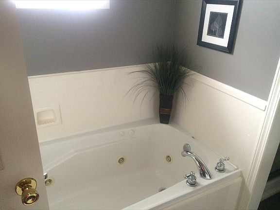 4th image of 302 Greensboro Dr