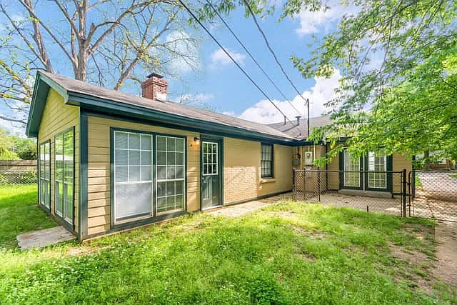 3 bed, 1827 sqft, $1,101 — Photo 2