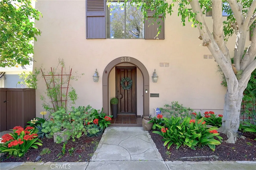 2 bed, 2.5 bath, 2090 sqft, $6,800 — Photo 2