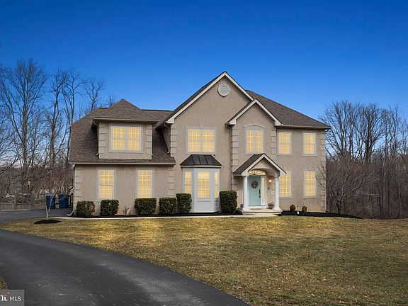 3rd image of 21 White Woods Ln