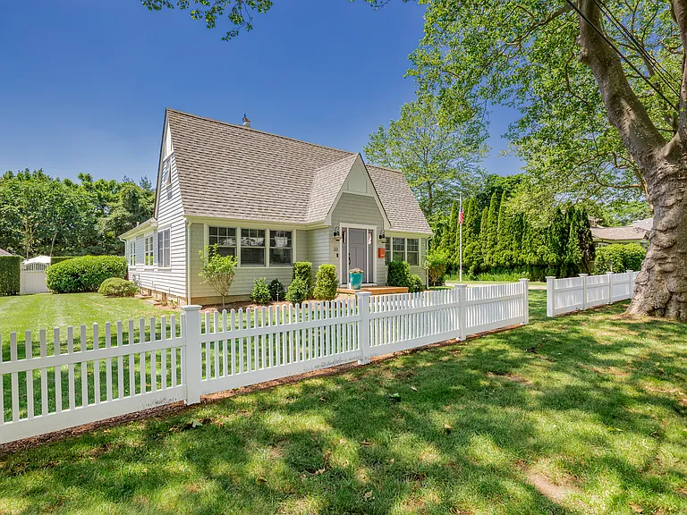 33 Talmage Ln — Photo 2