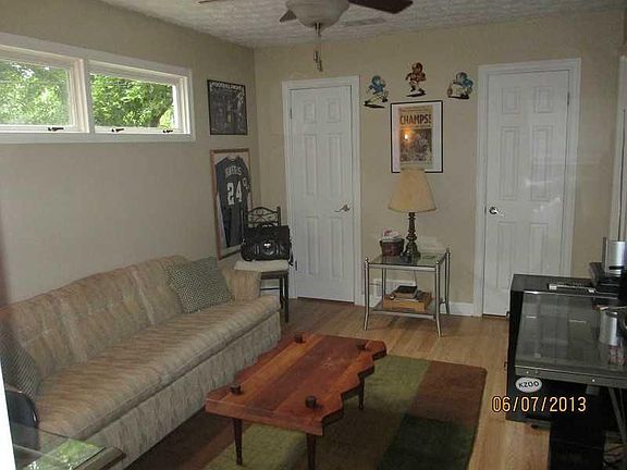 5th image of 5637 N Rosslyn Ave
