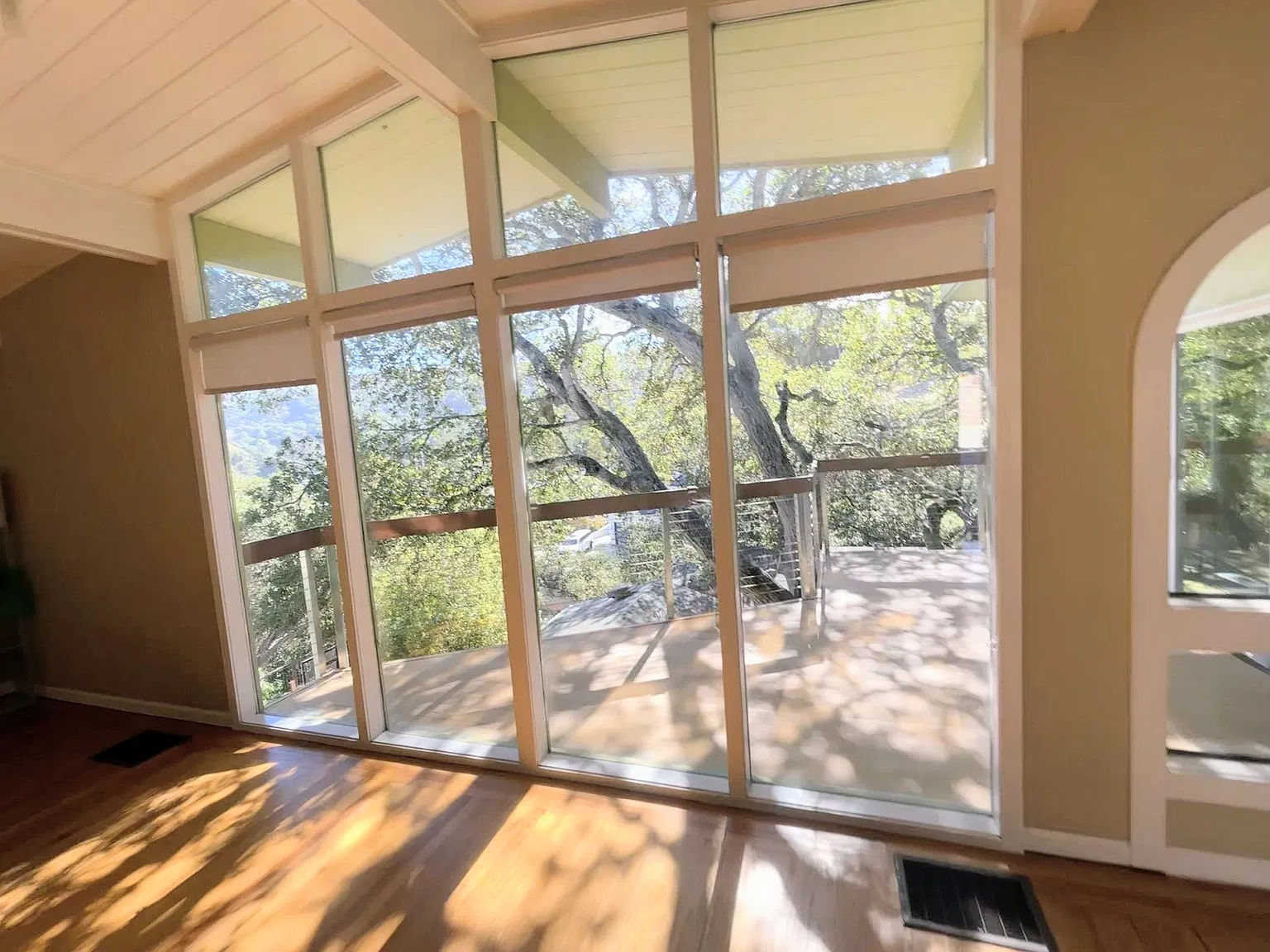 3 bed, 2.5 bath, 1900 sqft, $7,000 — Photo 2