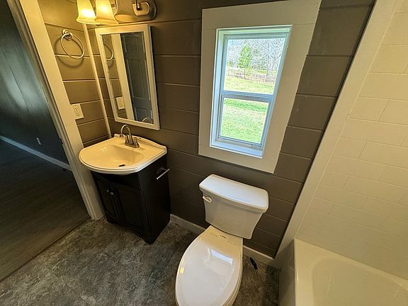 5th image of 465 Summit St