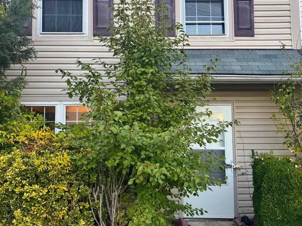 12 Villanova Ct, Sicklerville, NJ 08081