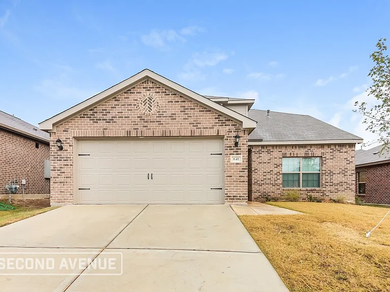 841 Serena Dr — Photo 1