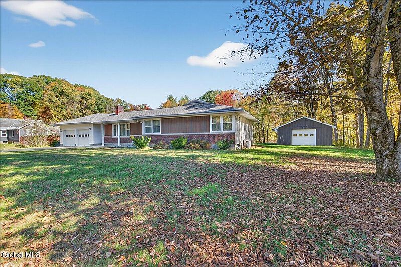 4th image of 385 Locust Grove Road
