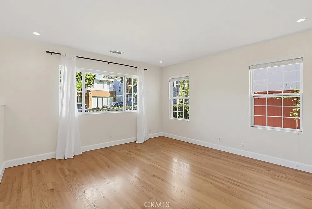 4 bed, 2489 sqft, $12,000 — Photo 4