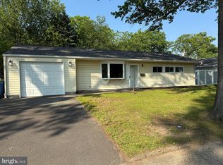 56 Orchard Ln, Levittown, PA 19055