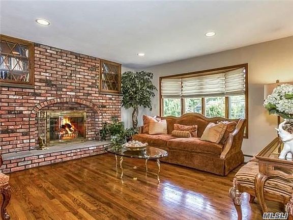 3rd image of 60 Columbine Ave
