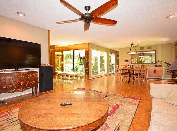 3rd image of 2225 Valencia Dr