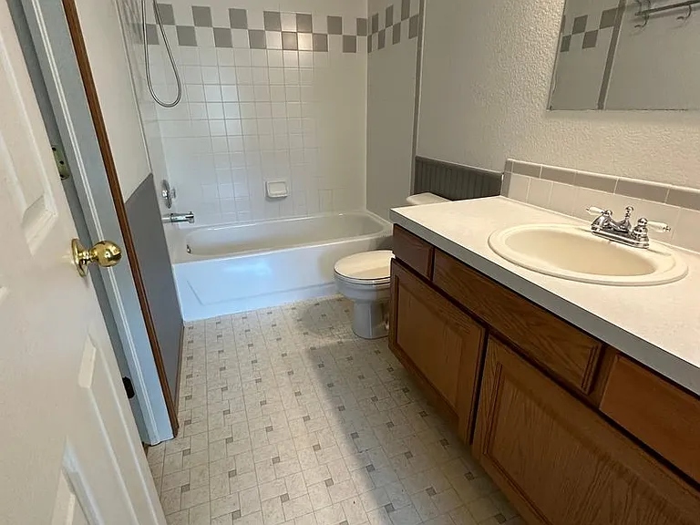 605 Meadow Dr — Photo 12