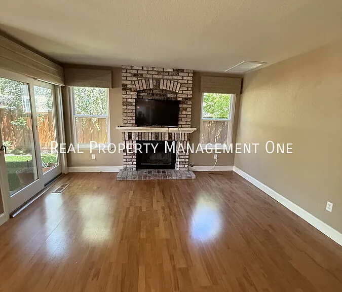 3010 Boardwalk St — Photo 9