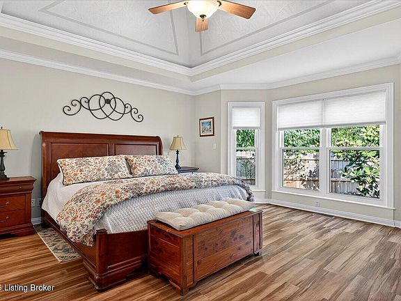 4th image of 6113 Sweetbay Dr