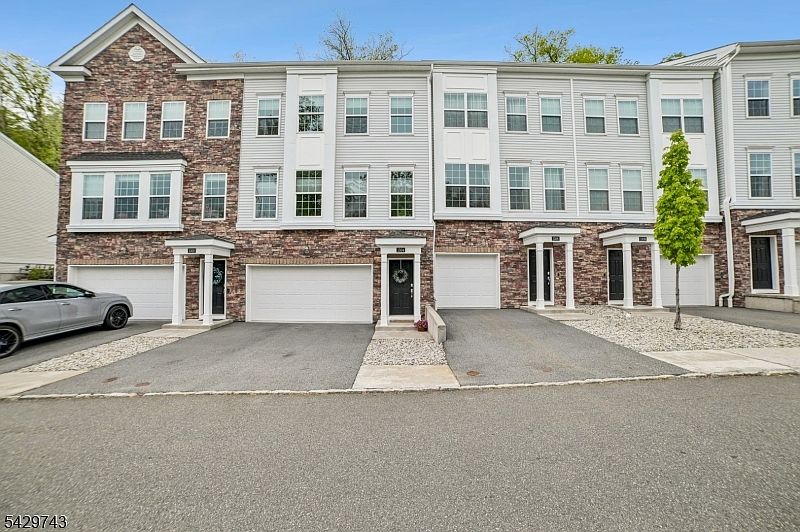 1st image of 1304 Parkview Ln #1304