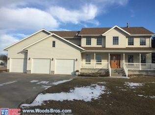 3039 Goldenrod Dr, Grand Island, NE 68801