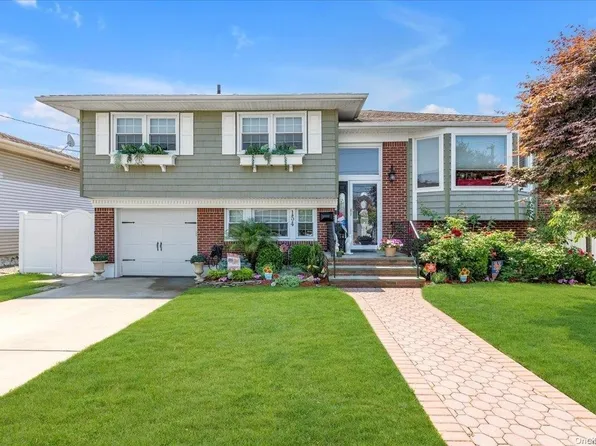 154 Vanderbilt Avenue, Island Park, NY 11558