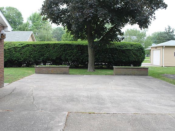 4th image of 430 S Main St