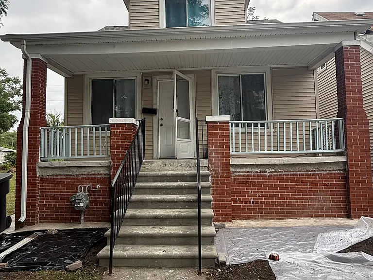 18073 Dean St — Photo 1