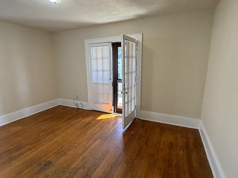 119 Albemarle Ave SW #B1 — Photo 3