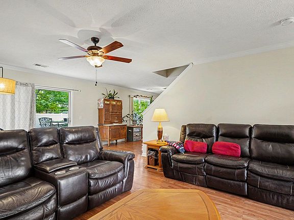 2nd image of 2033 Chadbury Ln.