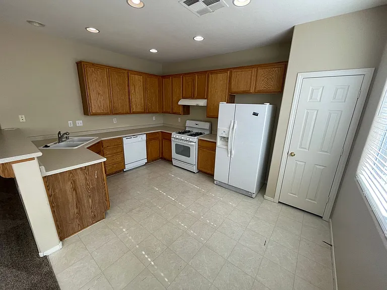 8141 Marshall Canyon Dr — Photo 18