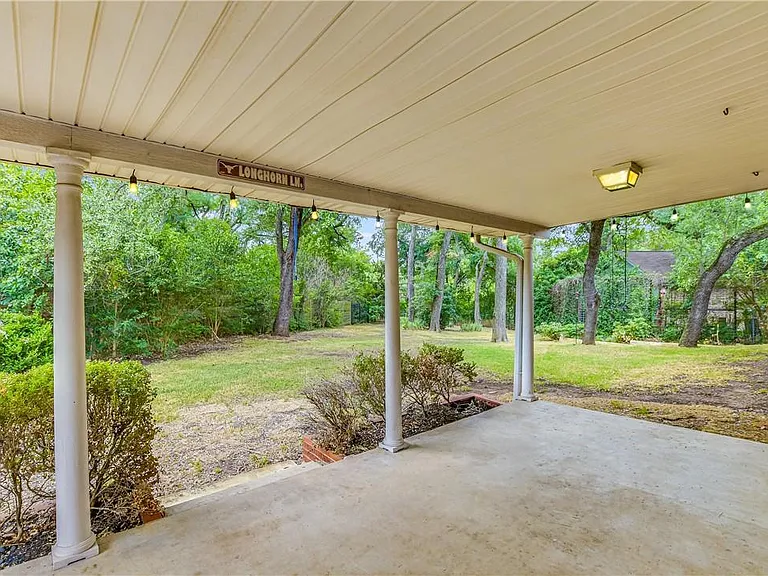 2501 Hancock Dr — Photo 26