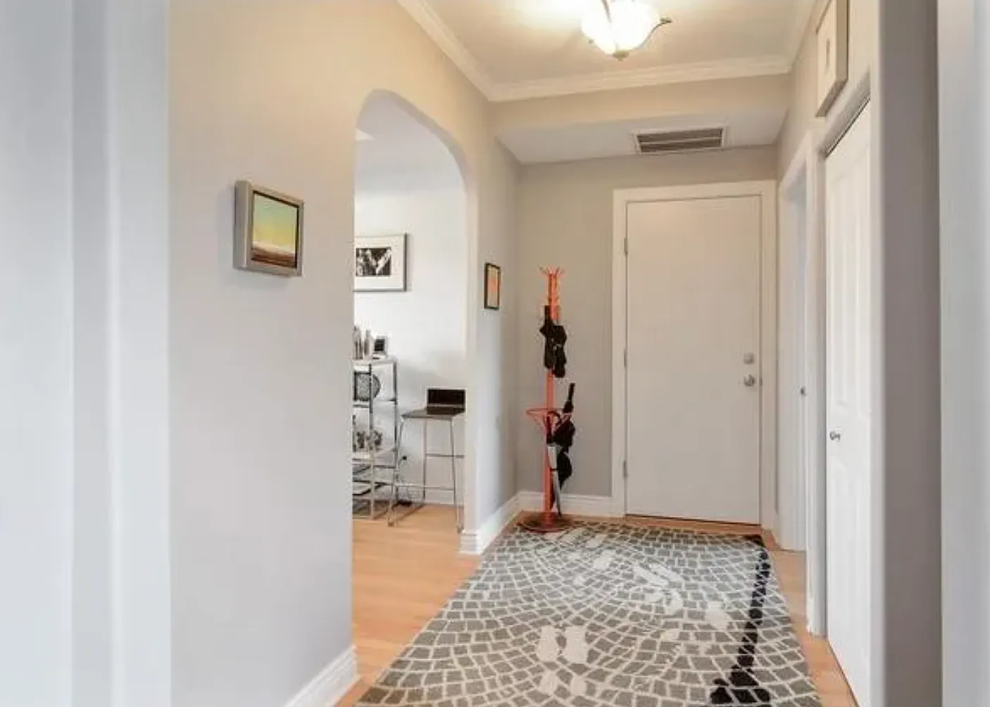 2 bed, 900 sqft, $2,385 — Photo 2